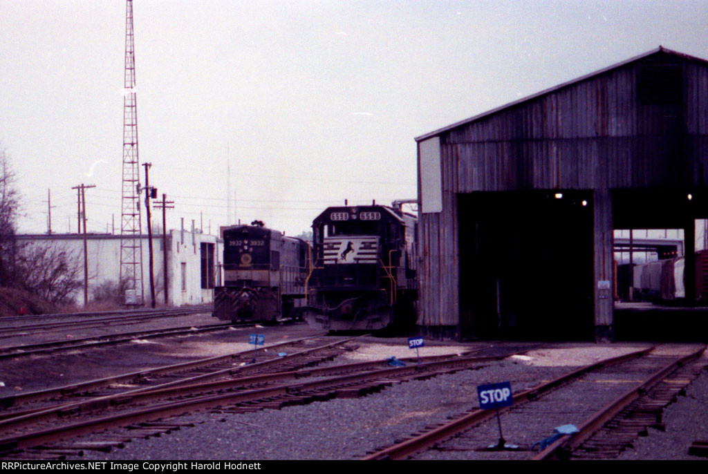 SOU 3932 & NS 6598 sit behind the enginehouse in Glenwood Yard